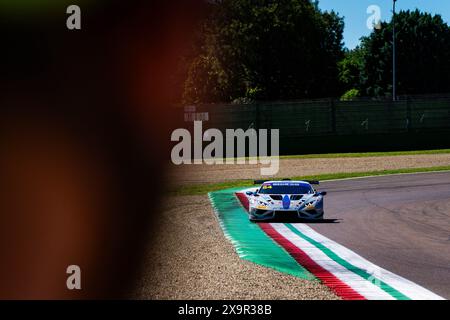 Imola, Italien. Juni 2024. Lamborghini Huracàn Evo 2 des Imperial Sport Car Service Teams, das von Rogalski Robin und Fascicolo Giuseppe gefahren wird, tritt beim Qualifying des Campionato Italianao Gran Turismo Sprint GT3 auf der Enzo e Dino Ferrari International Racetrack an. (Foto: Luca Martini/SOPA Images/SIPA USA) Credit: SIPA USA/Alamy Live News Stockfoto