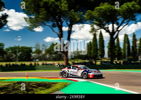 Imola, Italien. Juni 2024. Gnemmi Paolo, italienischer Fahrer des Ebimotors Teams, tritt beim ersten Rennen des Porsche Carrera Cup Italia auf der Enzo e Dino Ferrari International Racetrack an. (Foto: Luca Martini/SOPA Images/SIPA USA) Credit: SIPA USA/Alamy Live News Stockfoto