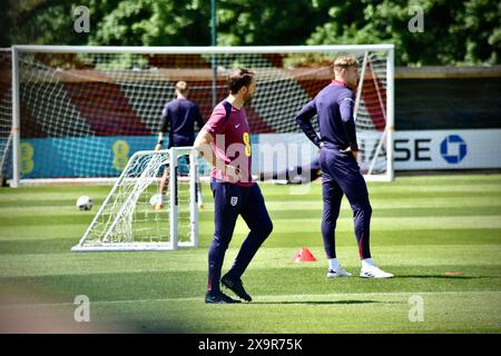 Darlington, Großbritannien. Juni 2024. Gareth Southgate (links) sah seinen vorläufigen England-Kader-Zug im Rockliffe Park von Middlesbrough vor dem Spiel gegen Bosnien-Herzegowina im Rahmen der Vorbereitungen für die UEFA-Europameisterschaft. Quelle: James Hind/Alamy. Stockfoto