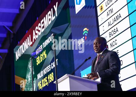 Midrand, Südafrika. Juni 2024. Der südafrikanische Präsident Cyril Ramaphosa spricht an die Nation, nachdem er die Ergebnisse der südafrikanischen Nationalwahlen 2024 während des Wahlausschusses Südafrikas (IEC) bekanntgegeben hatte, in dem die Ergebnisse der Nationalwahlen 2024 für Südafrika bekannt gegeben wurden. Der ANC, das langjährige Regierungsorgan in Südafrika, verlor zum ersten Mal seit Beginn der Demokratie vor 30 Jahren im Jahr 1994 seine absolute Mehrheit im Land. Quelle: UPI/Alamy Live News Stockfoto