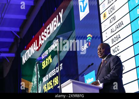 Midrand, Südafrika. Juni 2024. Der südafrikanische Präsident Cyril Ramaphosa spricht an die Nation, nachdem er die Ergebnisse der südafrikanischen Nationalwahlen 2024 während des Wahlausschusses Südafrikas (IEC) bekanntgegeben hatte, in dem die Ergebnisse der Nationalwahlen 2024 für Südafrika bekannt gegeben wurden. Der ANC, das langjährige Regierungsorgan in Südafrika, verlor zum ersten Mal seit Beginn der Demokratie vor 30 Jahren im Jahr 1994 seine absolute Mehrheit im Land. Quelle: UPI/Alamy Live News Stockfoto