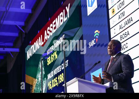 Midrand, Südafrika. Juni 2024. Der südafrikanische Präsident Cyril Ramaphosa spricht an die Nation, nachdem er die Ergebnisse der südafrikanischen Nationalwahlen 2024 während des Wahlausschusses Südafrikas (IEC) bekanntgegeben hatte, in dem die Ergebnisse der Nationalwahlen 2024 für Südafrika bekannt gegeben wurden. Der ANC, das langjährige Regierungsorgan in Südafrika, verlor zum ersten Mal seit Beginn der Demokratie vor 30 Jahren im Jahr 1994 seine absolute Mehrheit im Land. Quelle: UPI/Alamy Live News Stockfoto