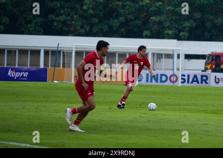 Jakarta, Indonesien, 02. Juni 2024 THOM JAN MARINUS HAYE Dribbling während des indonesischen TRAININGS gegen Tansania im Madya Stadion am 2. Juni 2024 in Jakarta Indonesien, Credit Shaquille Fabri/Alamy Stockfoto