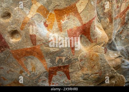 Uralte Felsenkunst der Stämme primitive Schnitzereien von Rindern und Jägern, Laas Geel, Maroodi Jeex, Hargeisa, Somaliland Stockfoto