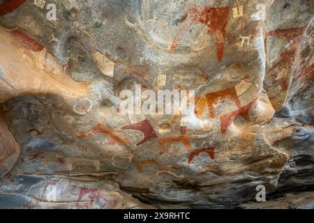 Uralte Felsenkunst der Stämme primitive Schnitzereien von Rindern und Jägern, Laas Geel, Maroodi Jeex, Hargeisa, Somaliland Stockfoto