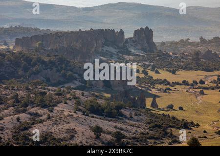 1. Juni 2024: Afyonkarahisay, Türkei, 1. Juni 2024: Luftaufnahme des Phrygian Valley. Die Region, die zwischen 900 und 600 v. Chr. von den Phrygern bewohnt wurde, ist definiert als die bergige Siedlung Phrygia Epictetus, Little Phrygia, im Dreieck Kutahya, Afyonkarahisar und Eskisehir und ist heute als Phrygisches Tal bekannt. (Kreditbild: © Tolga Ildun/ZUMA Press Wire) NUR REDAKTIONELLE VERWENDUNG! Nicht für kommerzielle ZWECKE! Stockfoto