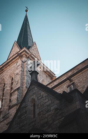 Kathedrale von San Carlos de Bariloche, „Nuestra Señora del Nahuel Huapi“, die ihre gotische Architektur zeigt. Stockfoto