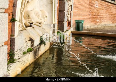 Architektonische Details von Fuente de la Concha im Parterre-Garten in Madrid Stockfoto