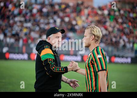 Venedig, Italien. Juni 2024. Duncan Niederauer (Präsident Venezia) und Joel Pohjanpalo (Venezia) während der Playoff - Venezia FC gegen US Cremonese, italienisches Fußball-Spiel der Serie B in Venedig, Italien, 02. Juni 2024 Credit: Independent Photo Agency/Alamy Live News Stockfoto