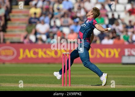 NORTHAMPTON, GROSSBRITANNIEN. Juni 2024. DavidWilley Bowls für Northamptonshire während des T20 Vitality Blast Spiels zwischen Northamptonshire Steelbacks und Yorkshire Vikings auf dem County Ground in Northampton, England Credit: PATRICK ANTHONISZ/Alamy Live News Stockfoto