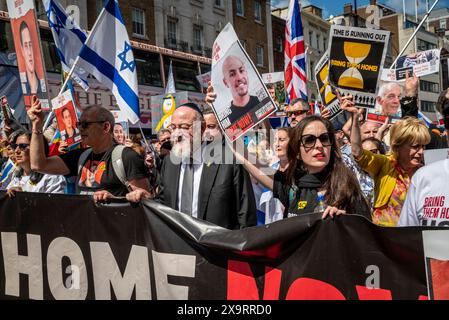 Bringen Sie sie nach Hause, eine Demonstration und Kundgebung zur Freilassung israelischer Geiseln, die von der Hamas seit dem 7. Oktober 06/2024 in London, England, Großbritannien gehalten wird Stockfoto