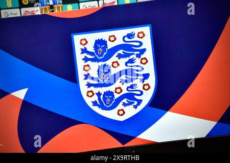 Das weltberühmte „Three Lions“-Wappen der englischen Fußballnationalmannschaft und des Football Association. Bildnachweis: James Hind/Alamy. Stockfoto