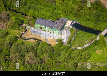 Luftaufnahme, altes Wasserkraftwerk Alfert, NaturRanger e.V. und Gewächshaus mit Tieren und Pflanzen bemalt, Ostwig, Bestwig, Sauerland, Nein Stockfoto