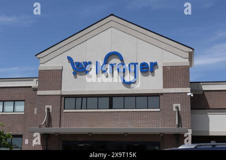 Centerville - 31. Mai 2024: Kroger Supermarkt. Kroger ist eine der größten Lebensmittelketten in den Vereinigten Staaten. Stockfoto