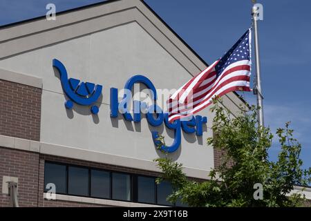 Centerville - 31. Mai 2024: Kroger Supermarkt. Kroger ist eine der größten Lebensmittelketten in den Vereinigten Staaten. Stockfoto