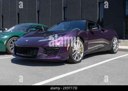 Indianapolis - 30. Mai 2024: Lotus Evora GT wird in einem Händlerbetrieb ausgestellt. Lotus bietet den Evora GT mit einem 3,5-l-V6-Kompressormotor an. MEIN:2021 Stockfoto