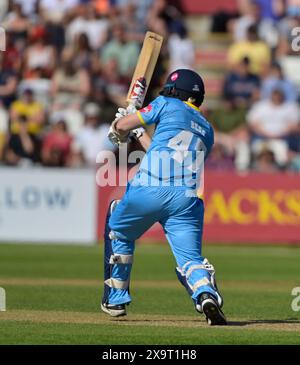 NORTHAMPTON, GROSSBRITANNIEN. Juni 2024. DOM BESS of Yorkshire T20 Vitality BLAST Spiel zwischen Northamptonshire Steelbacks gegen Yorkshire Vikings im County Ground in Northampton, England Credit: PATRICK ANTHONISZ/Alamy Live News Stockfoto