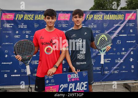 Hamburg, Hamburg, Deutschland. Juni 2024. Pau MIANO ORTINEZ (ESP), Jaume ROMERA BARCELO (ESP) feiern den 2. Platz beim FIP RISE HAMBURG - Padel-Tennis in Hamburg (Credit Image: © Mathias Schulz/ZUMA Press Wire) NUR REDAKTIONELLE VERWENDUNG! Nicht für kommerzielle ZWECKE! Stockfoto