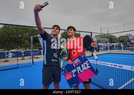 Hamburg, Hamburg, Deutschland. Juni 2024. Pau MIANO ORTINEZ (ESP), Jaume ROMERA BARCELO (ESP) feiern den 2. Platz beim FIP RISE HAMBURG - Padel-Tennis in Hamburg (Credit Image: © Mathias Schulz/ZUMA Press Wire) NUR REDAKTIONELLE VERWENDUNG! Nicht für kommerzielle ZWECKE! Stockfoto