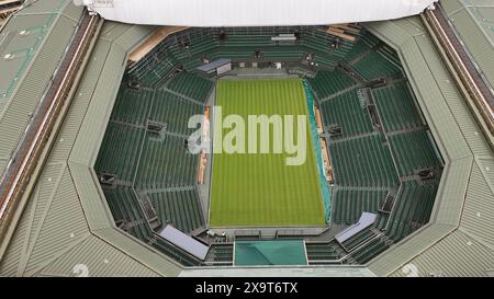 Wimbledon Centre Court - Flug über die berühmten Tennisplätze - LONDON, GROSSBRITANNIEN - 27. MAI 2024 Stockfoto