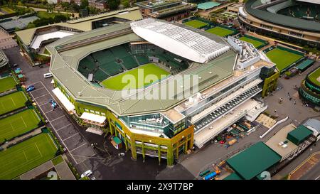 Wimbledon Centre Court - Flug über die berühmten Tennisplätze - LONDON, GROSSBRITANNIEN - 27. MAI 2024 Stockfoto