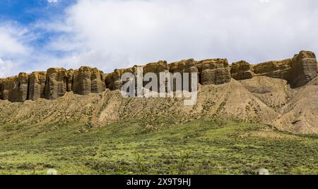 Wunderschöne Felsformation vor dem bewölkten Himmel in der Nähe von Steamboat Springs, Colorado Stockfoto