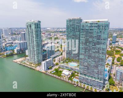 Miami Florida, USA. Hochhäuser in der Bucht. Edgewater Immobilien Stockfoto