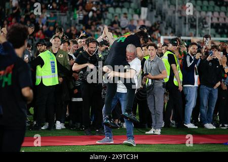 Venedig, Italien. Juni 2024. Paolo Vanoli (Venezia) und Duncan Niederauer (Venezia Präsident) während der Playoff - Venezia FC vs US Cremonese, italienisches Fußball-Spiel der Serie B in Venedig, Italien, 02. Juni 2024 Credit: Independent Photo Agency/Alamy Live News Stockfoto