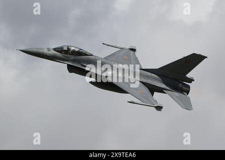 FA-68, ein General Dynamics F-16AM-Mehrzweckflugzeug, das von der belgischen Luftwaffe betrieben wird, startete von der RAF Fairford in Gloucestershire, England, nachdem er an der Royal International Air Tattoo 2023 (RIAT23) teilgenommen hatte. Stockfoto