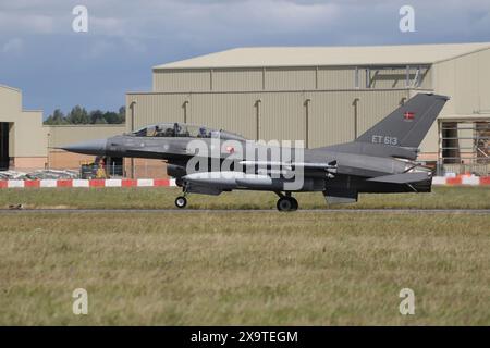 E-615, ein General Dynamics F-16BM Fighting Falcon, der von der Royal Danish Air Force (RDAF) betrieben wird und am Abflugtag der Royal International Air Tattoo 2023 (RIAT 2023) bei der RAF Fairford in Gloucestershire eintraf. Stockfoto