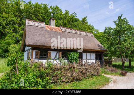 Traditionell gebautes, altes Arbeiterhaus, Ende des 18. Jahrhunderts, ursprünglicher Standort: Delkhofen auf der Schwäbischen Alb, Freilichtmuseum Neuhausen ob Eck Stockfoto