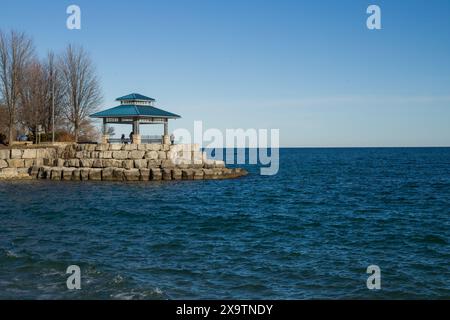 Lake Ontario und allgemeiner Panoramablick auf den Landpark in Port Credit, Ontario, Kanada Stockfoto