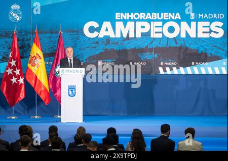 Madrid, Spanien. Juni 2024. Real Madrid Präsident Florentino Perez hält eine Rede während des Empfangs für Real Madrid im Palacio de Cibeles, im Rahmen der Feier des 15. Champions-League-Titels gegen Borussia Dortmund in Madrid. Quelle: SOPA Images Limited/Alamy Live News Stockfoto