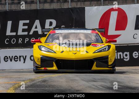 Juni 2024: Corvette Racing Fahrer Antonio Garcia (3) fährt während des Chevrolet Detroit Sports Car Classic. Die IMSA WeatherTech Sportscar Series führt den Chevrolet Detroit Sports Car Classic auf den Straßen der Innenstadt von Detroit, Michigan, aus. (Jonathan Tenca/CSM) Stockfoto