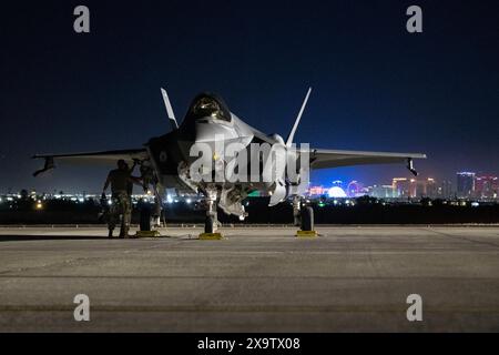 Eine F-35A Lightning II der US Air Force wird am 15. Mai 2024 auf der Fluglinie auf der Nellis Air Force Base gesehen. (Foto der U.S. Air Force von Senior Airman Jack Rodge Stockfoto
