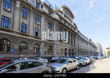 Bukarest, Rumänien. Mai 2024. Außenansicht des Gebäudes der Fakultät für Briefe der Universität Bukarest, im Stadtzentrum Stockfoto