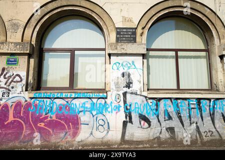 Bukarest, Rumänien. Mai 2024. Eine Gedenktafel zum Gedenken an die Revolution auf der Piazza 21. Dezember 1989 im Stadtzentrum Stockfoto