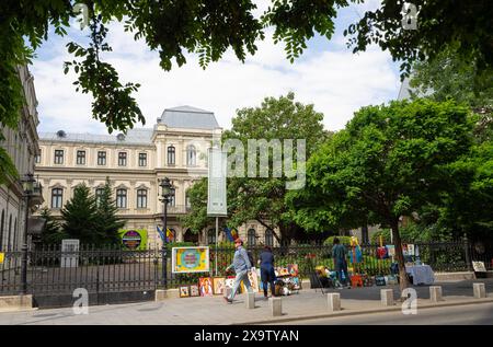 Bukarest, Rumänien. Mai 2024. Außenansicht des Kunstmuseums im Stadtzentrum Stockfoto