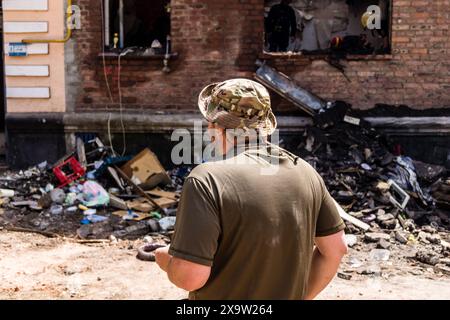 Kharkiv, Ukraine, 01. Juni 2024 Nicolas Cleuet, ein bemerkenswerter französischer Journalist, Fotograf und Reporter, der über den Krieg in der Ukraine berichtet, ist fotogr Stockfoto