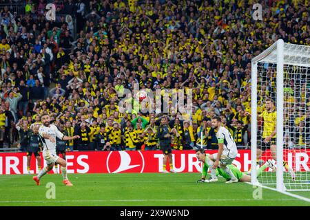 London, England 20240601. Real Madrid's Dani Carvajal (tv), Torhüter Thibaut Courtois, Nacho und Niclas Füllkrug im Champions-League-Finale zwischen Borussia Dortmund und Real Madrid im Wembley-Stadion. Foto: Svein Ove Ekornesvåg / NTB Stockfoto