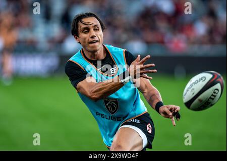 Ange Capuozzo aus Toulouse wärmt sich während des französischen Meisterschaftsspiels der Top 14 Rugby union zwischen Stade Toulousain (Toulouse) und Stade Rochelais (La Rochelle) am 2. Juni 2024 im Stadion in Toulouse auf - Foto Nathan Barange / DPPI Stockfoto