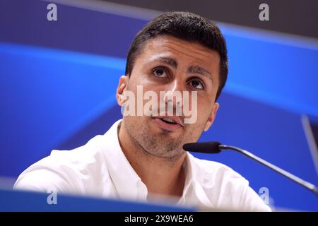 Aktenfoto vom 08.04.2024 von Rodri. Nachdem er Luis Enrique nach dem Ausscheiden Spaniens aus der Weltmeisterschaft übernommen hatte, übernahm der ehemalige U21-Chef de la Fuente eine erfolgreiche EM-Qualifikation. Die Mannschaft hat immer noch viel Tiefe und auch aufstrebendes Talent, als La Roja einen vierten Rekordtitel in der Europameisterschaft anstrebt - obwohl sie in der sprichwörtlichen „Gruppe des Todes“ ist. Ausgabedatum: Montag, 3. Juni 2024. Stockfoto