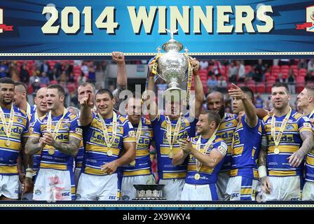 Das Bild zeigt: Rob Burrow, der hier gesehen wurde, nachdem er das Finale des Rugby League Challenge Cup in Leeds Rhinos gegen Castleford gewonnen hatte. 2014 Bild gavin rodgers/pixel8000 Stockfoto