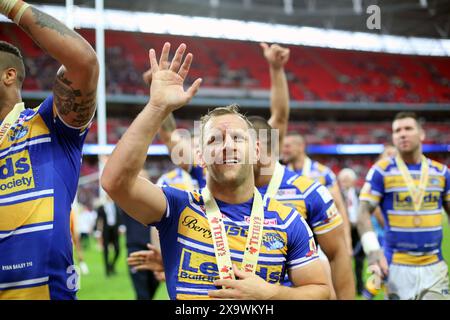 Das Bild zeigt: Rob Burrow, der hier gesehen wurde, nachdem er das Finale des Rugby League Challenge Cup in Leeds Rhinos gegen Castleford gewonnen hatte. 2014 Bild gavin rodgers/pixel8000 Stockfoto