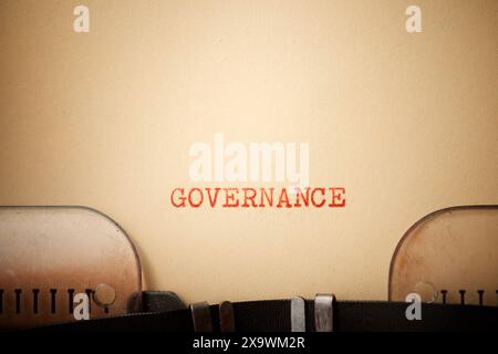 Mit einer Schreibmaschine geschriebenes Governance-Wort. Stockfoto