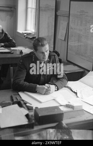 Aktuell 25/26-1946: Die Saboteure. Gegenwärtig besuchen die Saboteure aus den Tagen des Krieges, die sich jetzt in friedlicher Arbeit befinden. Foto: Aktuell / NTB ***Foto wird nicht verarbeitet*** Stockfoto