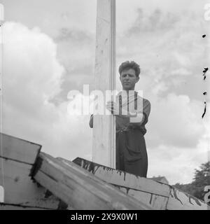 Tatsächlich 1945: Eine ziemlich gewöhnliche Stadtfamilie. Tatsächlich 1945: Eine ziemlich gewöhnliche Stadtfamilie. Bauarbeiter Torger Kjus. Foto: Th. Skotaam / aktuell / NTB ***Foto nicht verarbeitet*** Stockfoto