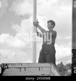 Tatsächlich 1945: Eine ziemlich gewöhnliche Stadtfamilie. Bauarbeiter Torger Kjus. Foto: Th. Skotaam / aktuell / NTB ***Foto nicht verarbeitet*** Stockfoto