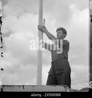 Tatsächlich 1945: Eine ziemlich gewöhnliche Stadtfamilie. Bauarbeiter Torger Kjus. Foto: Th. Skotaam / aktuell / NTB ***Foto nicht verarbeitet*** Stockfoto