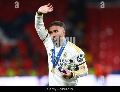 Juni 2024, London, Brent, Vereinigtes Königreich: DANI CARVAJAL feiert den Sieg des UEFA Champions League-Finales mit REAL MADRID gegen BORUSSIA DORTMUND im Wembley Stadium in London, Großbritannien (Bild: © Mickael Chavet/ZUMA Press Wire) NUR ZUR REDAKTIONELLEN VERWENDUNG! Nicht für kommerzielle ZWECKE! Stockfoto